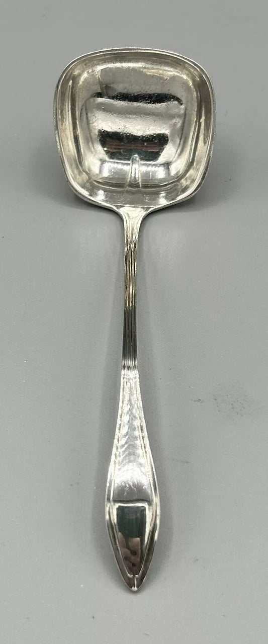 1912 Towle Sterling Mary Chilton Pattern Cream Ladle  25.74 Grams No Monogram